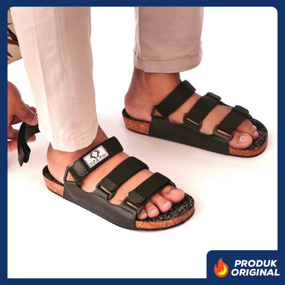 DAICHI BLACK ORIGINAL x KOJO Sandal Casual Hitam Pria Sendal Slide Jalan Santai Harian Hangout Main Slop Kerja Formal Kondangan Lebaran Selop Remaja Dewasa Bapak Kado Orang Tua Semi Kulit Premium Distro Men Footwear Ban Tali 3 Strap Keren Terbaru Kekinian