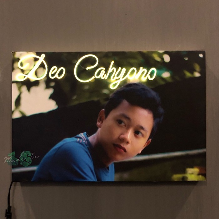 Poster custom foto tulisan menyala - lampu neon el wire costum frame