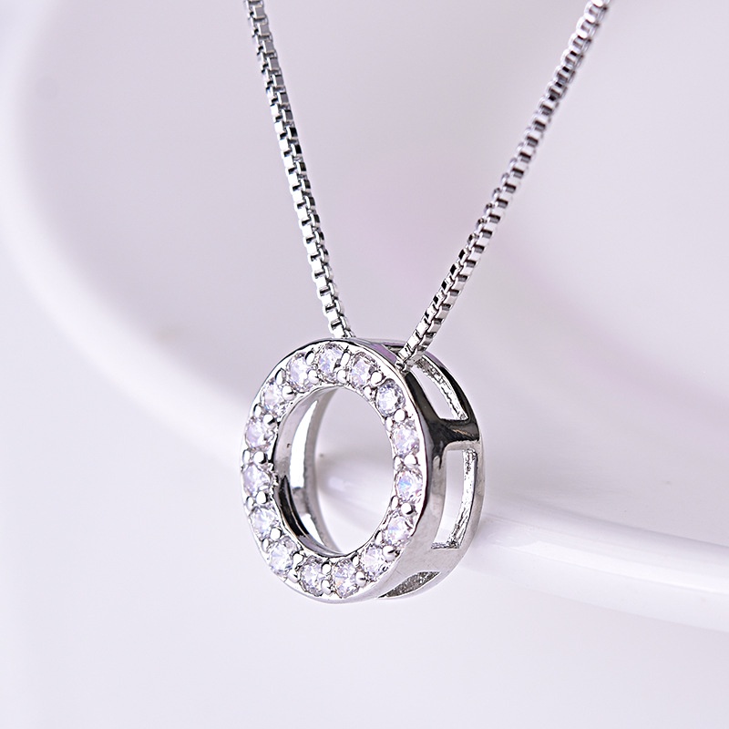 [Ready Stock]Fashion Silver Plated Necklace Simple Temperament and Fully-Jewelled Circle Pendant