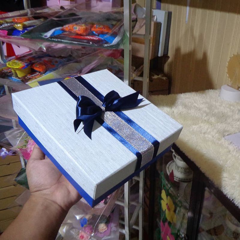 

Box Kado ukuran 20cm x 18cm Tinggi 6 cm