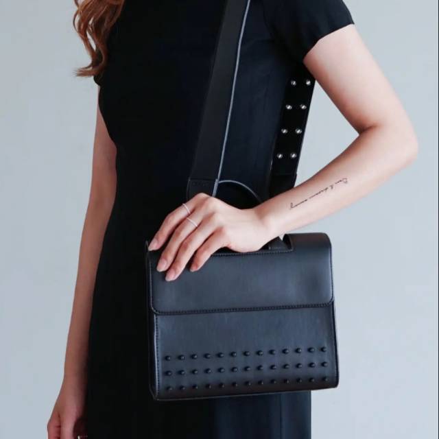 [READY] Kwani Studs Contour Micro Black