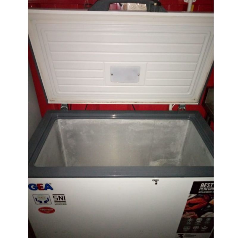 Freezer GEA AB 226 R Second (Bekas pemakaian 4 bulan)