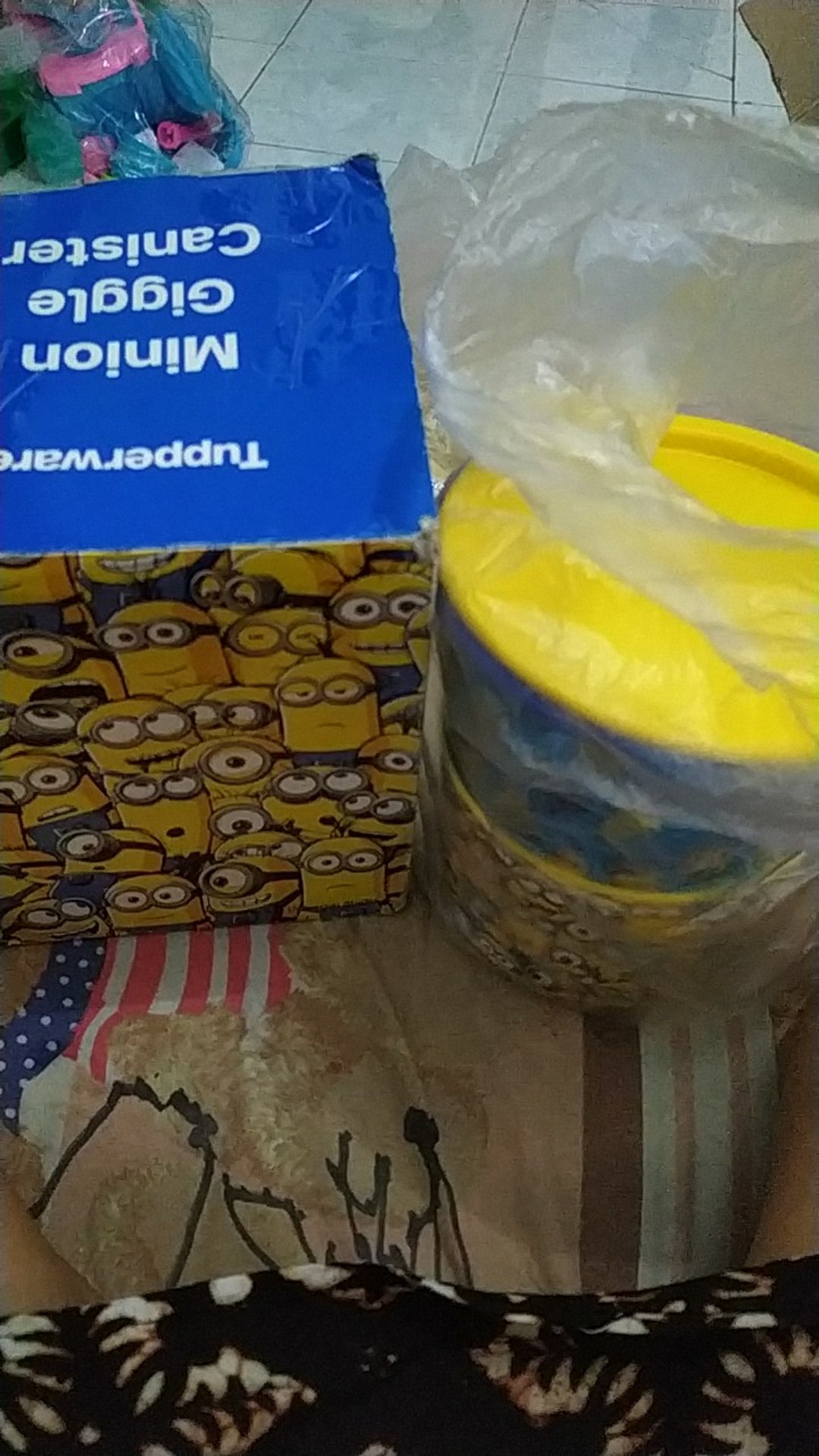 Minion Giggle Canister Satuan (1 Pcs) Toples Tupwr