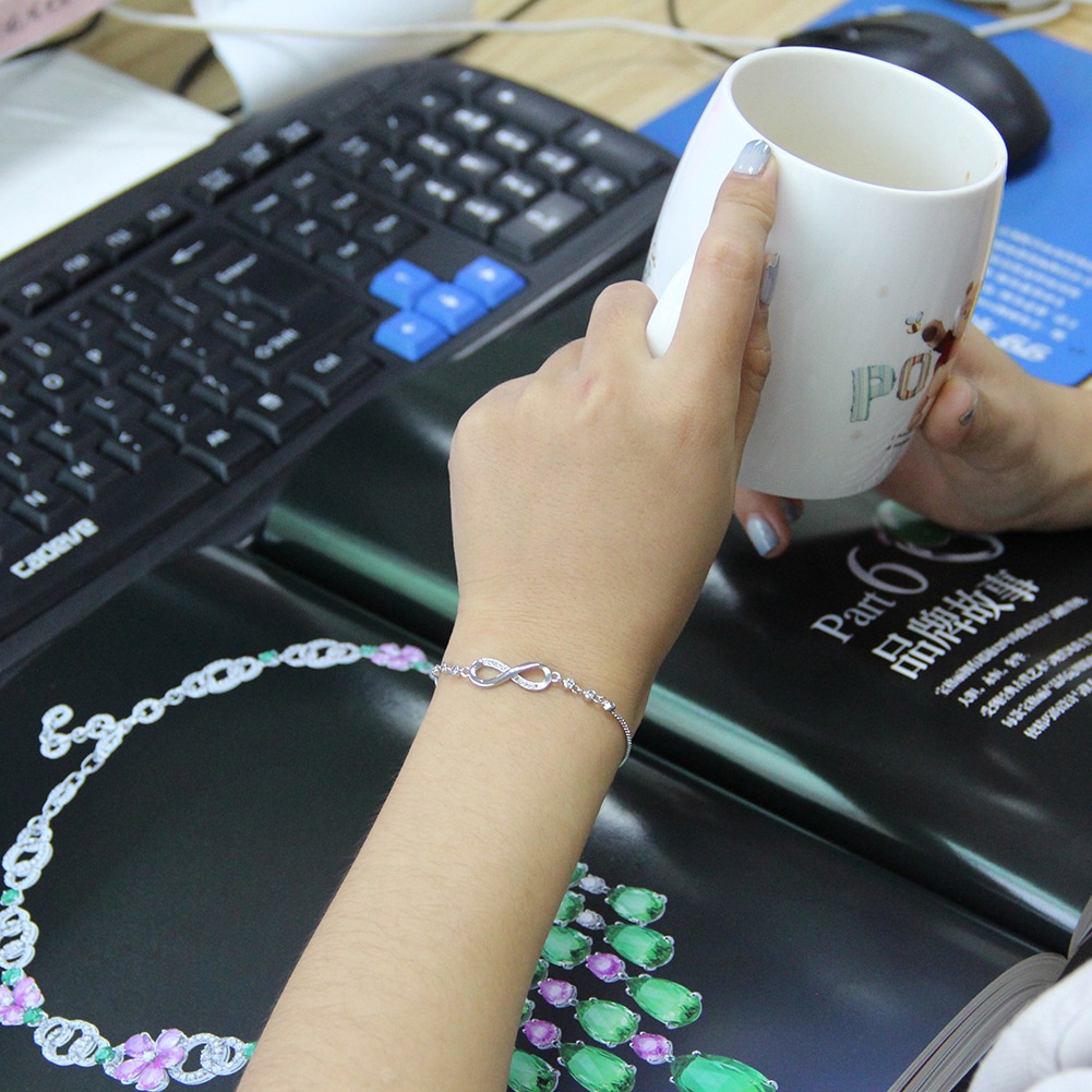 Perhiasan Gelang 925 Silver Gold 18K Cubic Zirconia Bentuk Hati Untuk Wanita