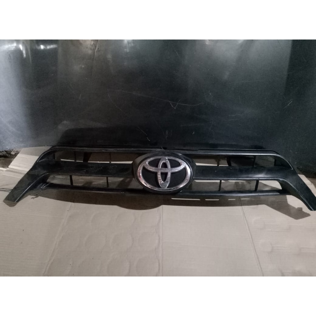 grill yaris 2016