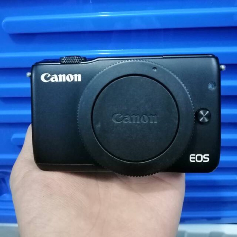 Camera canon mirrorless M10 || Body only plus charger