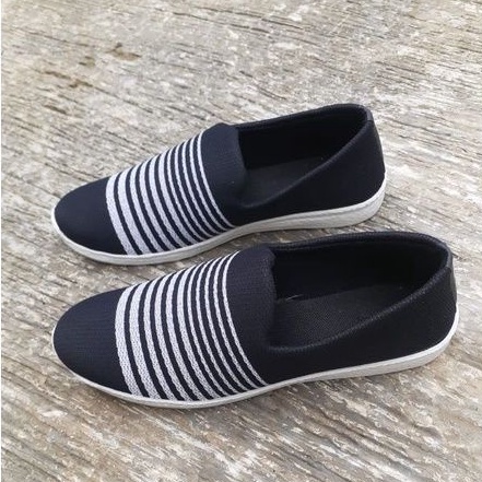 sepatu slip on wanita motif frin garis