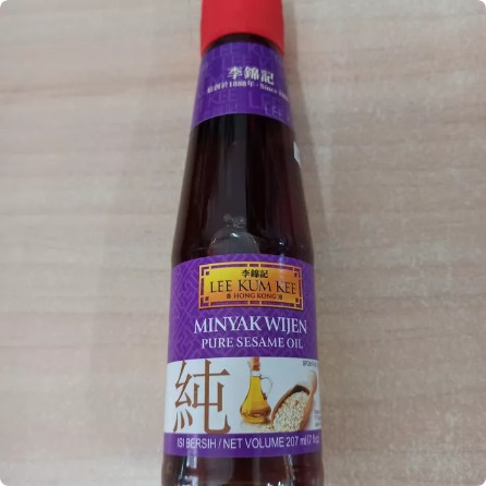 

Minyak Wijen Lee Kum Kee 207 ml