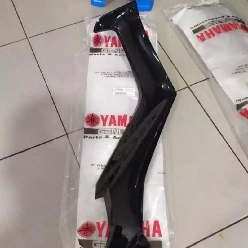 DELTABOX KANAN SAMBUNGAN BODY NMAX HITAM ORIGINAL YGP