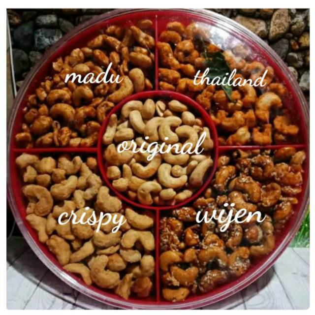 

Kacang Mede Variasi 5 Rasa : pedas, madu, Thailand, crispy (Ori), wijen - mete tray sekat 5in1 (1kg)