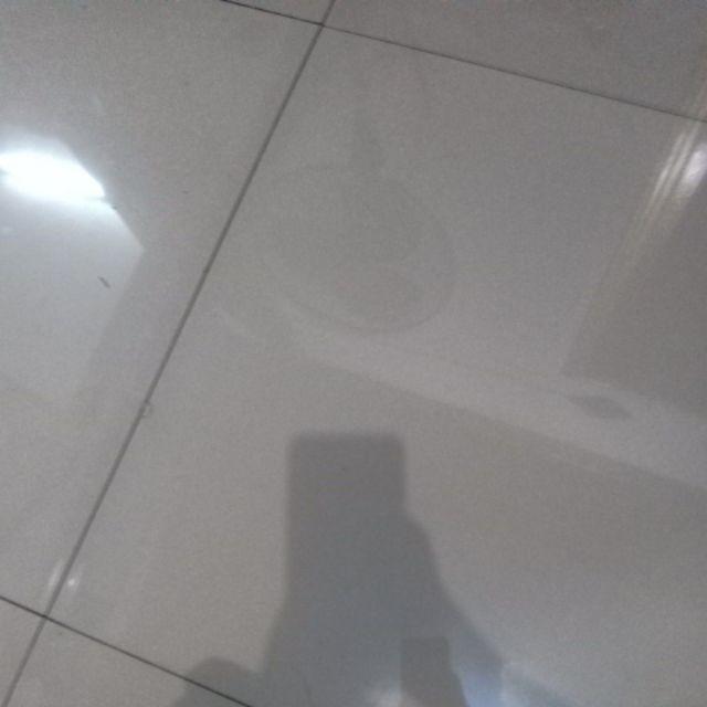 Pelicin Setrikaan Pakaian Plain / Non Parfum @ 1 L Kleen-r Harume