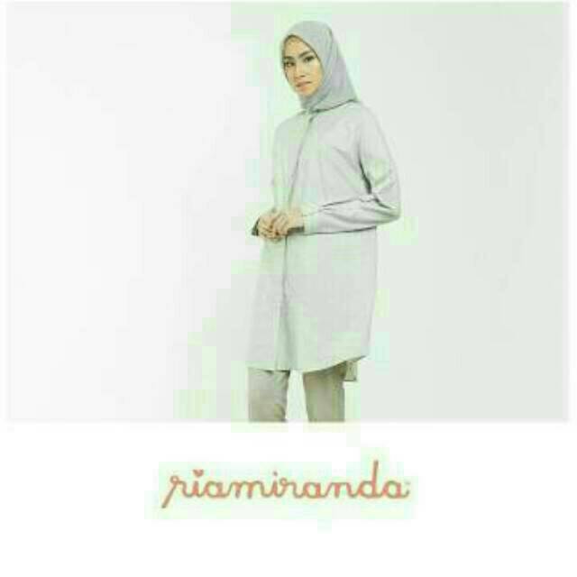 RiaMiranda Lauren Top – Atasan Wanita Katun Hologram Blue & Grey Allsize