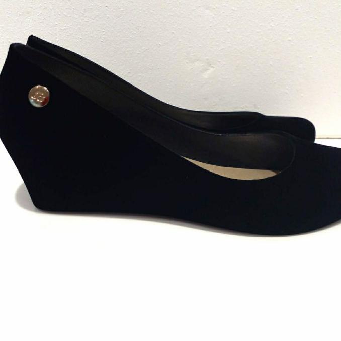 WEDGES SANDAK WITH BELUDERU HITAM Sepatu Wedges Wanita Asli BATA TERPOPULER