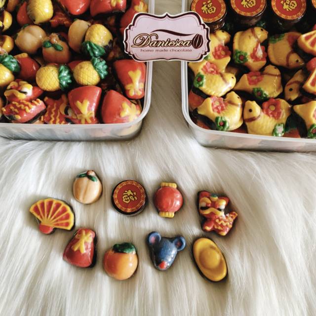 

.Coklat kiloan edisi imlek 1kg ( DS bgr )