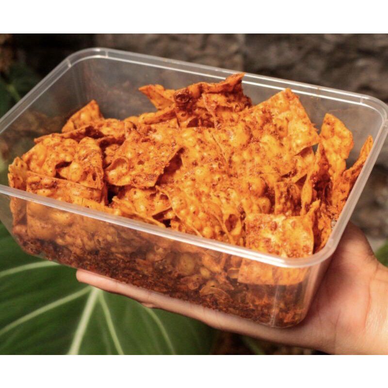 

Keripik pangsit pedas daun jeruk