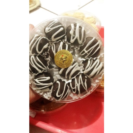 

bola coklat kacang