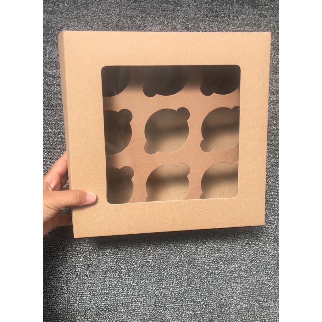 

Kotak Kraft Mika 25x25x10 / Kardus Kue/ Kardus Laminasi