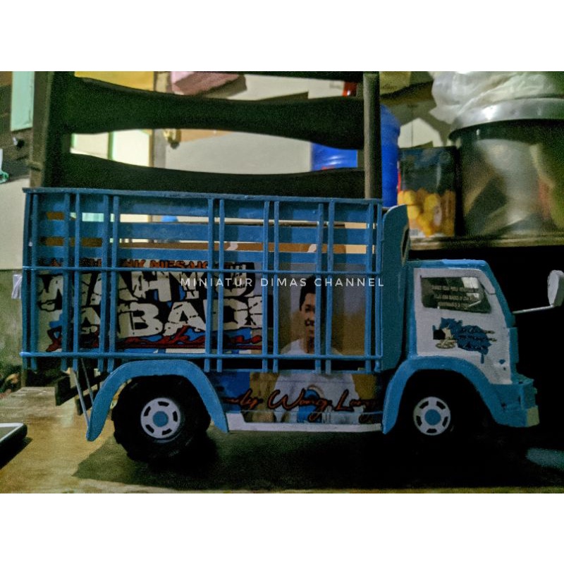 Miniatur Truk Plastik Wahyu Abadi (tidak bisa oleng dan tidak bisa belok)
