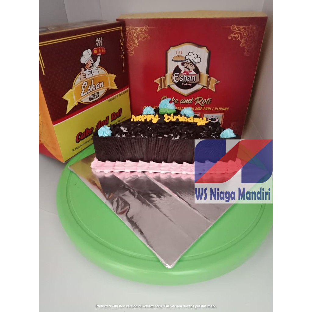

Roti Ulang Tahun Coklat Pagar Blackforest Segitiga 9 cm