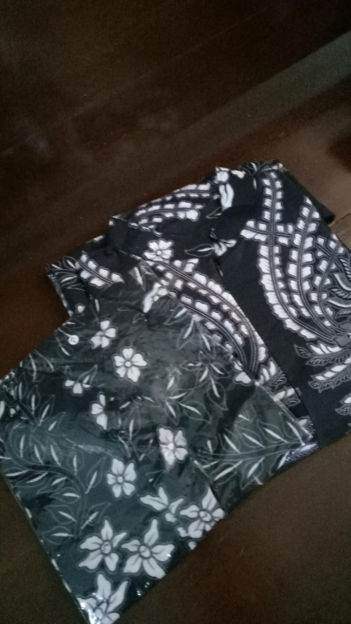 Batik Couple Keluarga • Batik Couple Keluarga Sania Ruffle Ori Ndoro Jowi Manuk Tarung Putih