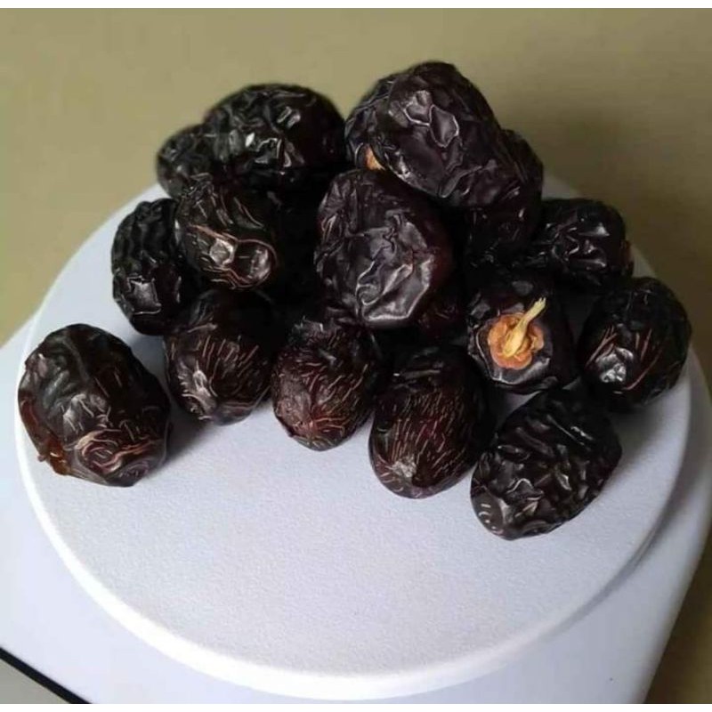 

KURMA AJWA MADINAH PREMIUM
