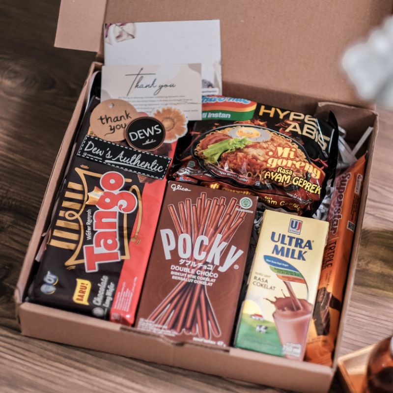 

dews Paket kado snack serba coklat dan hitam