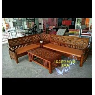 Kursi tamu dan busa dudukan meja kursi ruang tamu sudut pojok ruangan kayu jati ukir Jepara