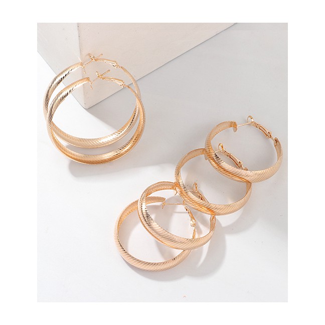 LRC Anting Tusuk Fashion Gold C-shaped Circle Earrings D46864