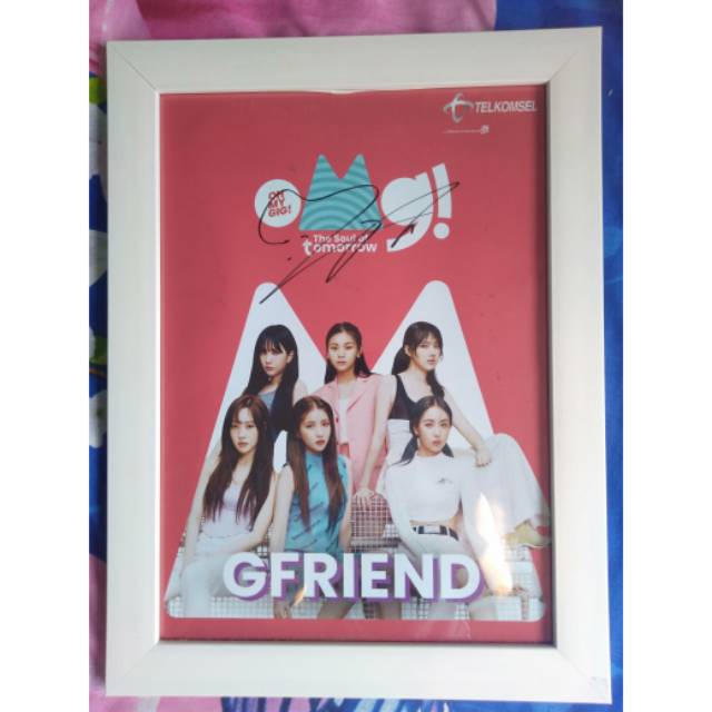 Poster signed gfriend yerin