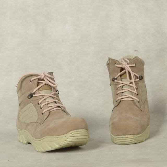 Sepatu Boots Safety Delta Pendek