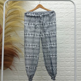 Jogger pant Aladin motif etnik liris putih material Jogger pant Aladin motif etnik liris putih material