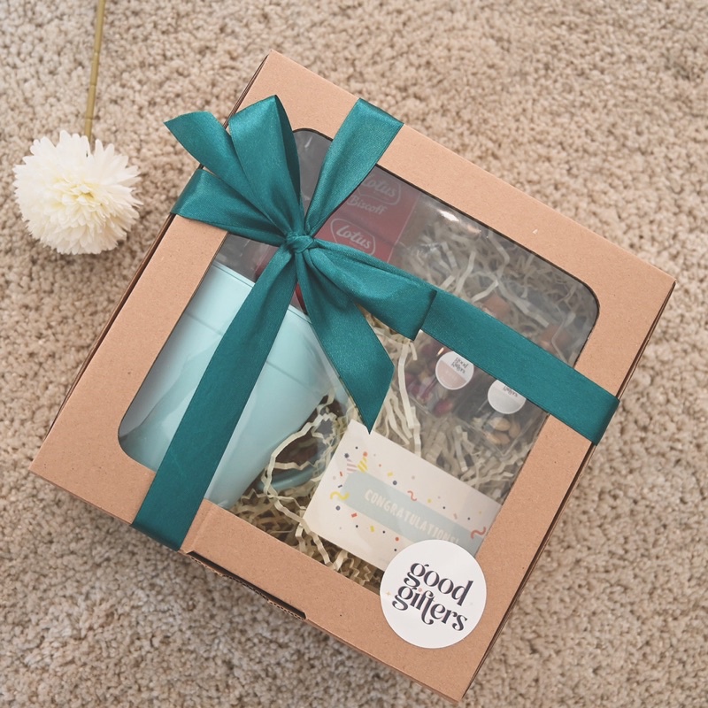 

Hadiah ulang tahun hampers terima kasih souvenir ultah hampers tea set