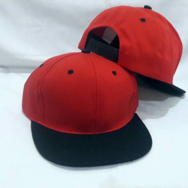 Topi snapback merah hitam