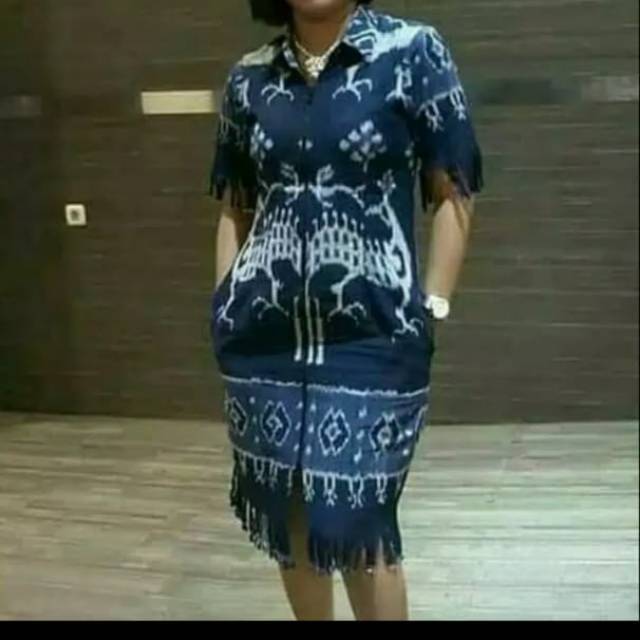 Dres tenun motif sumba halusan