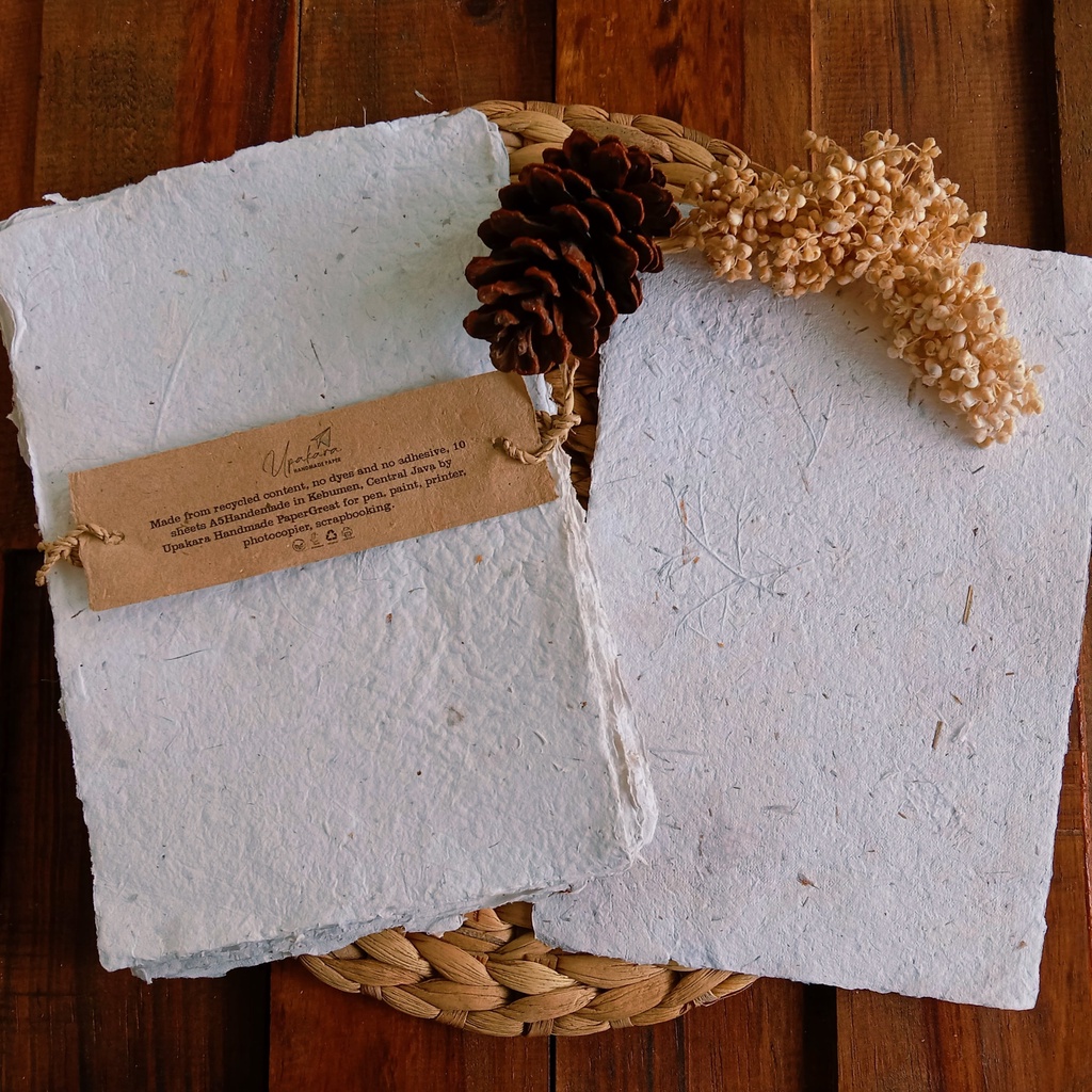 

Kertas Daur Ulang A5 l White Fiber l Upakara Handamde Paper l Ramah Lingkungan l A5