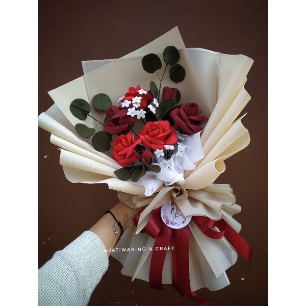buket bunga mawar / buket mawar / buket bunga flanel /buket lamaran