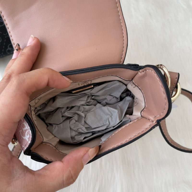 5.5 SALE | GUESSS Phone Sling Bag include box