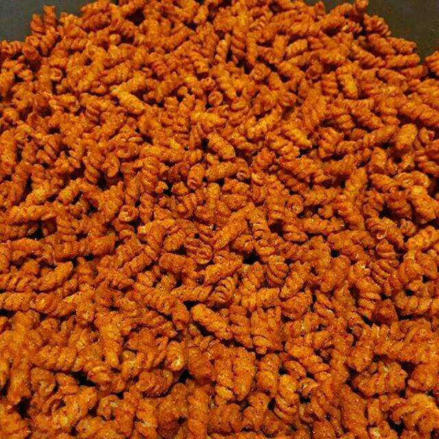 

MAKARONI KERITING PEDAS 500 gram / MAKRONI SPIRAL PEDAS / MAKRONI BUMBU BASAH / MAKRONI SEBRING/ PEDAS GURIH 500 GRAM / CEMILAN VIRAL / CEMILAN MURAH/ CEMILAN PEDAS / SNACK VIRAL / SNACK MURAH / SNACK HARGA GROSIR / SNACK KILOAN / CEMILAN KILOAN / JAJANAN