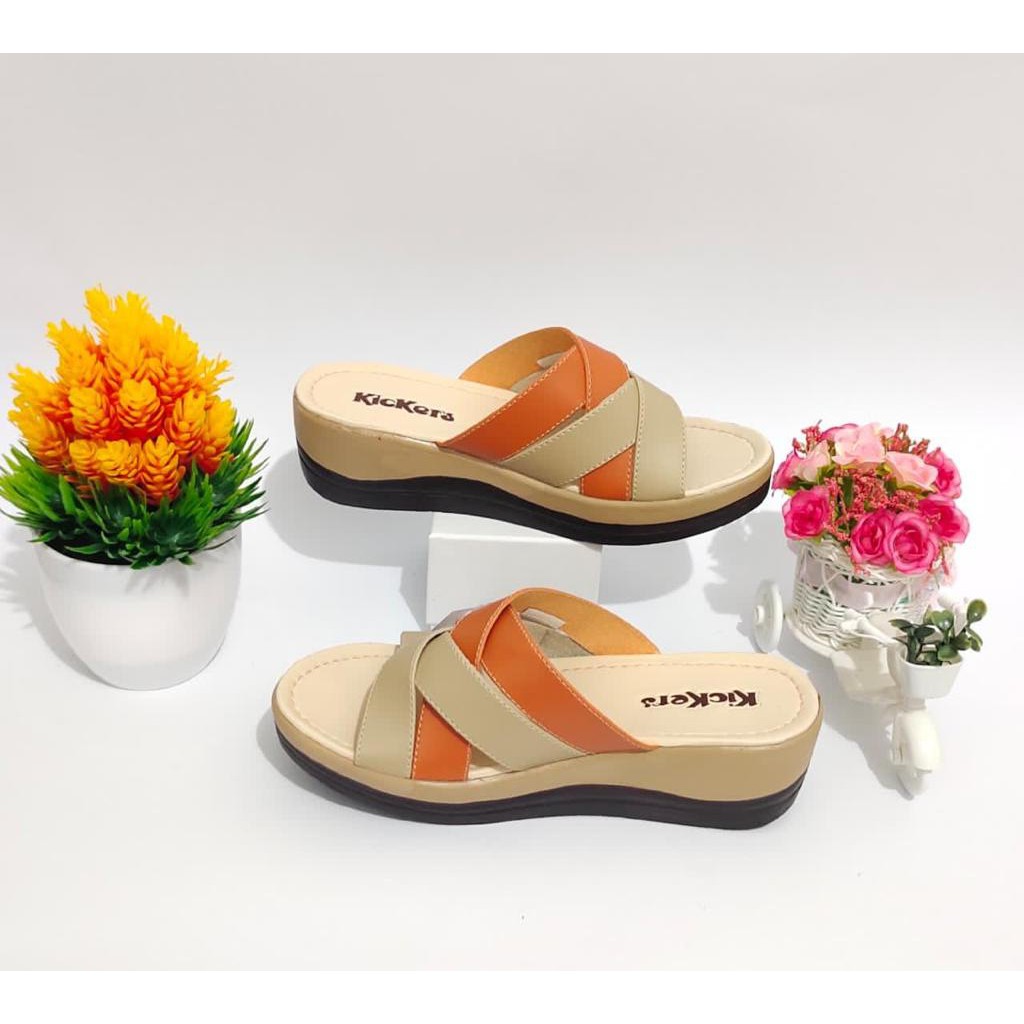 Sandal Kickers Wedges Wanita Simple Murah