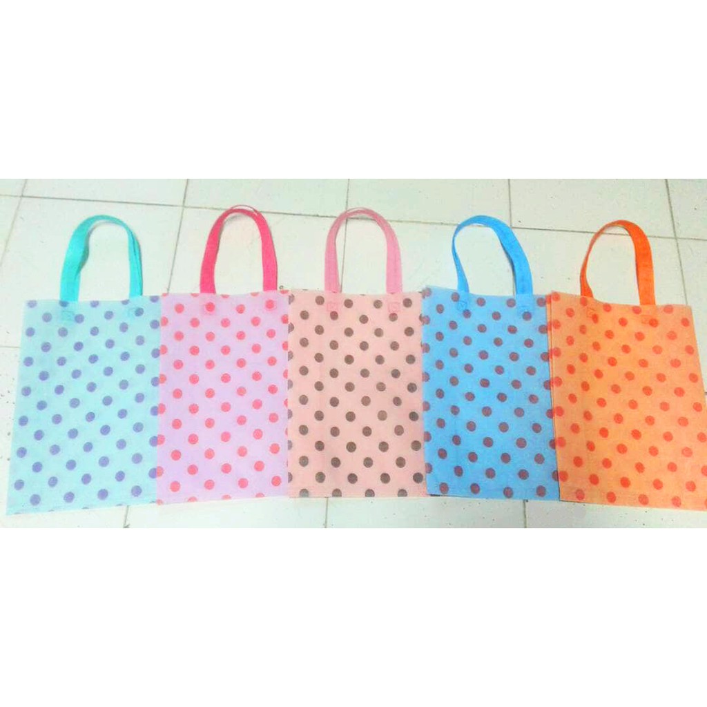 

Tas Souvenir Spunbond Polkadots Print Reusable Tote Goodie Bag M