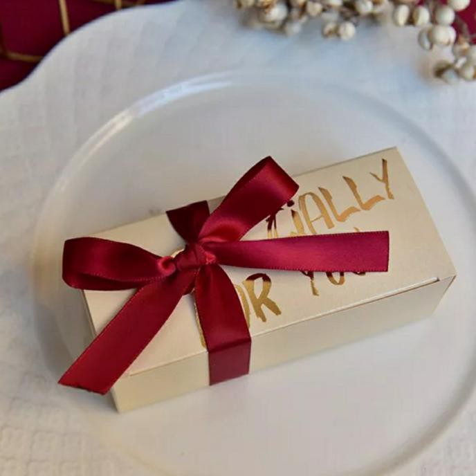 

Free Gift Box And Wishing Card Available Bengiweti