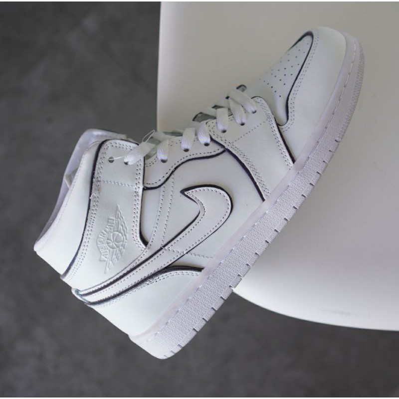 AIR JORDAN 1 MID IRIDESCENT REVLECTIVE WHITE