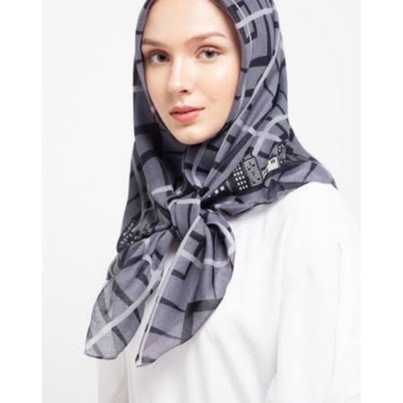 HIJAB SEGI EMPAT DAUKY ( ADISTY SCARF )