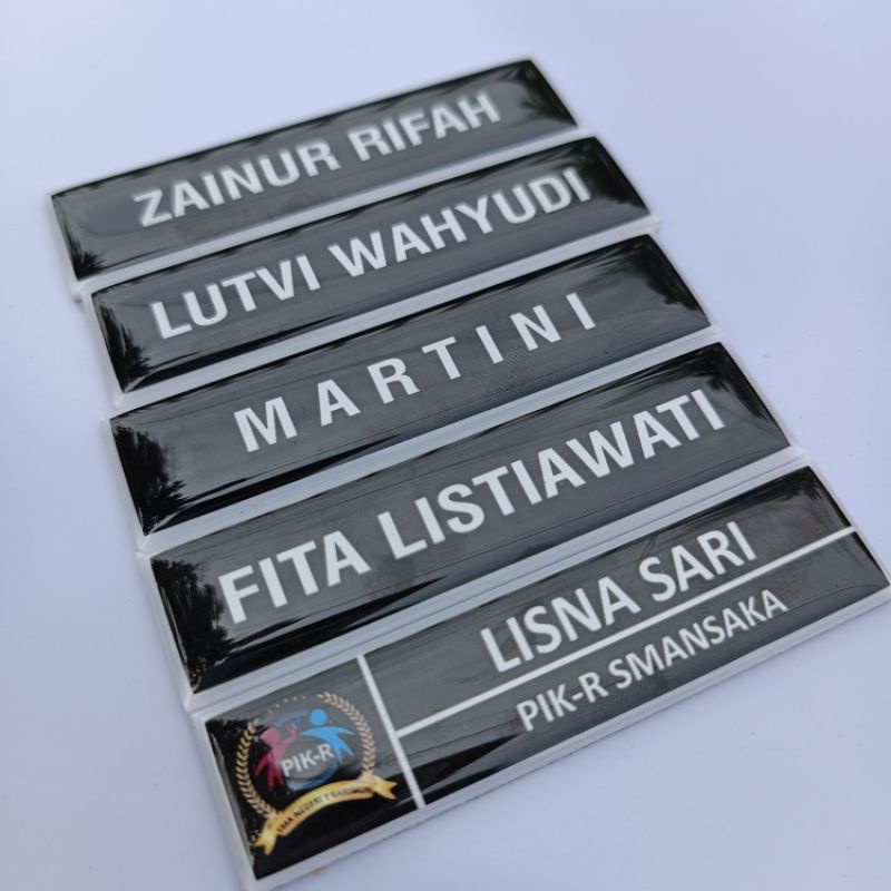 HARGA GROSIR MURAH Nama Dada Papan Nama Name Tag Akrilik Peniti dan magnet  Name Tag Sekolah, Perusahaan, Karyawan, KFC, GM, Mahasiswa, Instansi Bebas Costum Resin Glass Mewah