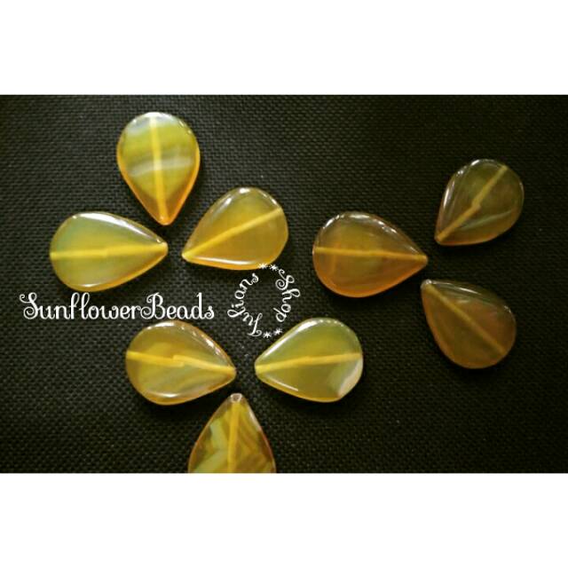 Manik Batu Tetes Gepeng Besar Yellow Agate