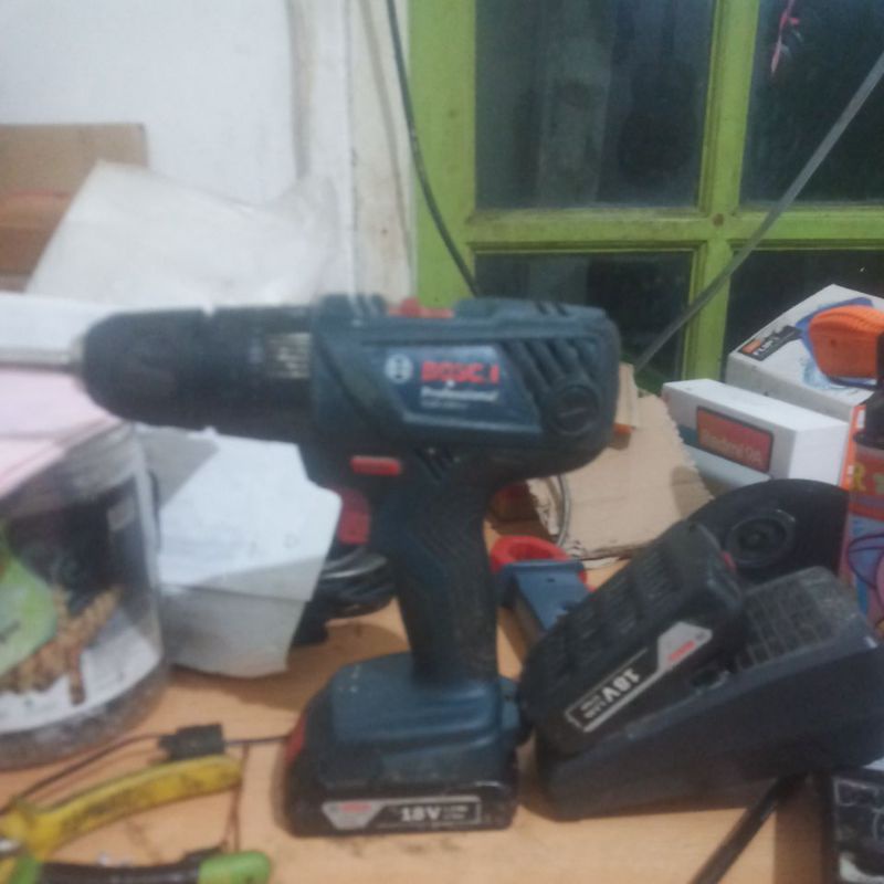 BOR BATRAY 18V merek bosch mulus normal