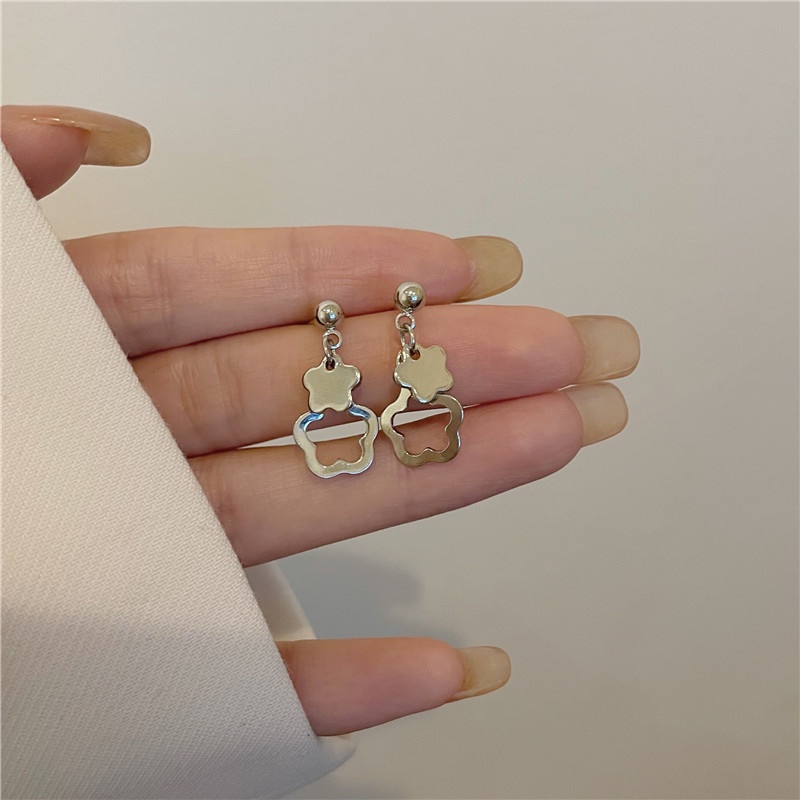 Anting Klip Tanpa Lubang Telinga Desain Bunga hollow Bahan S925 silver needle