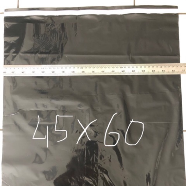 

Polymailer black glossy paking uk 45x60 ( 100 pcs ) sangat tebal