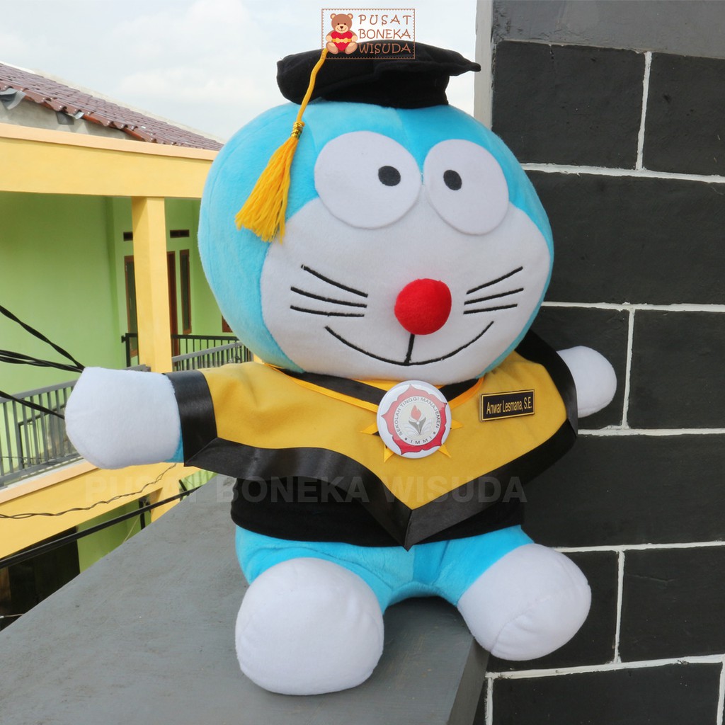 Boneka wisuda Doraemon Boneka Doraemon Wisuda Besar Hadiah Wisuda Boneka Kado Wisuda Unik Souvenir