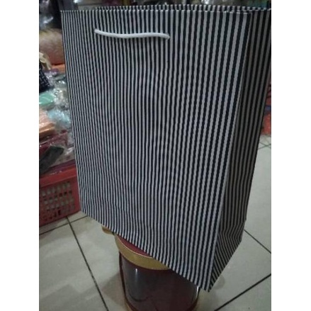 

Kejar Untung Paper bag polio salur isi 12 pcs/bahan tebal terlaris dan murah
